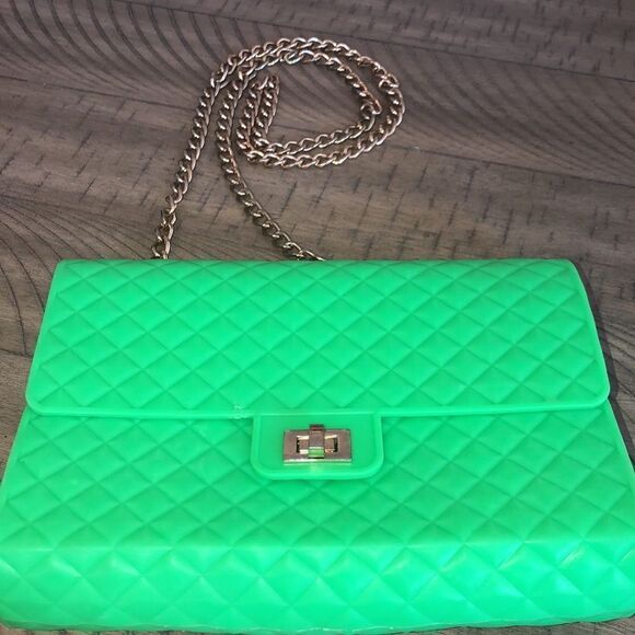 Up cycled ♻️ Neon Green Quilt Look 👀 Purse Gold front clasp reused plastic♻️ - Picture 9 of 17